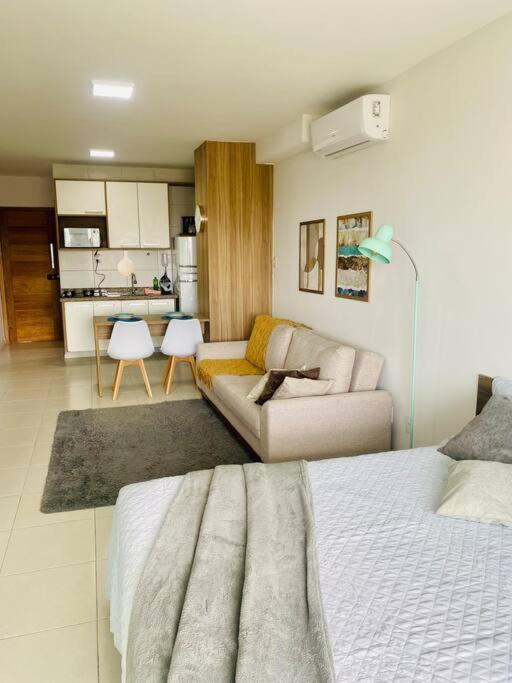 Studio 402 Salvador, Fantástico, com Vista Mar, no Bairro de Jardim Armação, a 300m do Novo Centro de Convenções de Salvador - CCS e do Parque dos Ventos