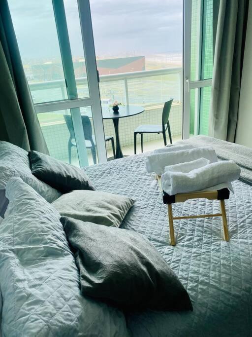 Studio 402 Salvador, Fantástico, com Vista Mar, no Bairro de Jardim Armação, a 300m do Novo Centro de Convenções de Salvador - CCS e do Parque dos Ventos