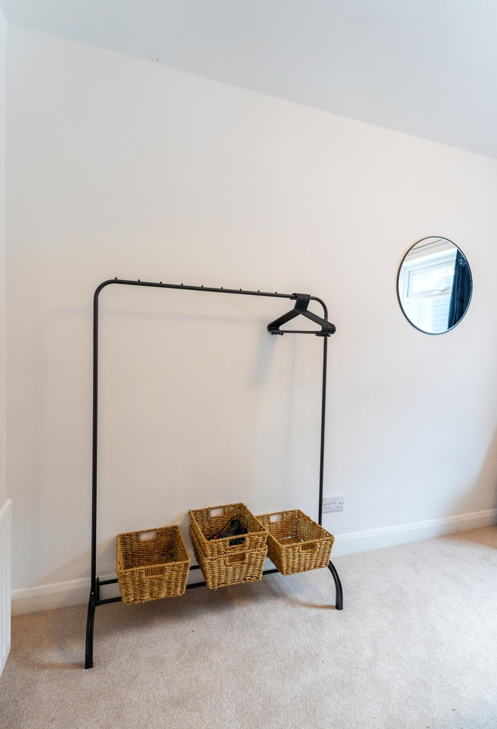 Clifford House - Prime Location - Free Parking, Fast Wifi and Smart TV by Yoko Property view 3