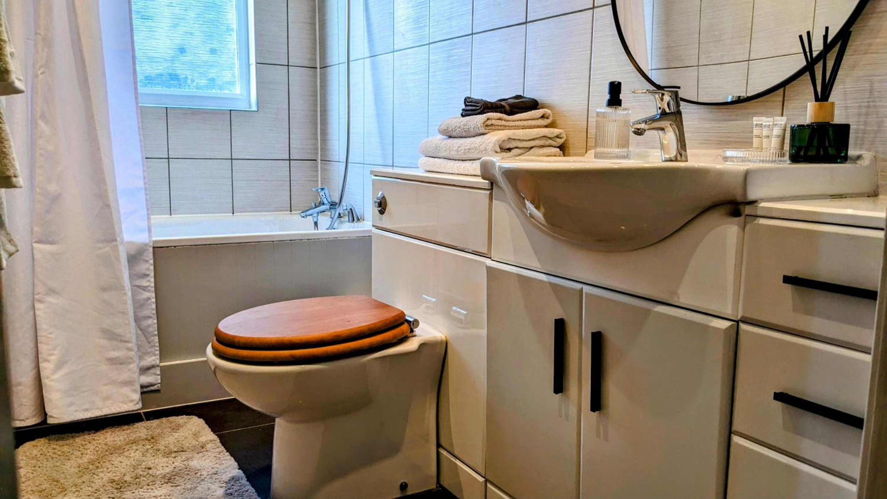 Charming Bright 2-Bed Heritage Flat, Battersea Park, London