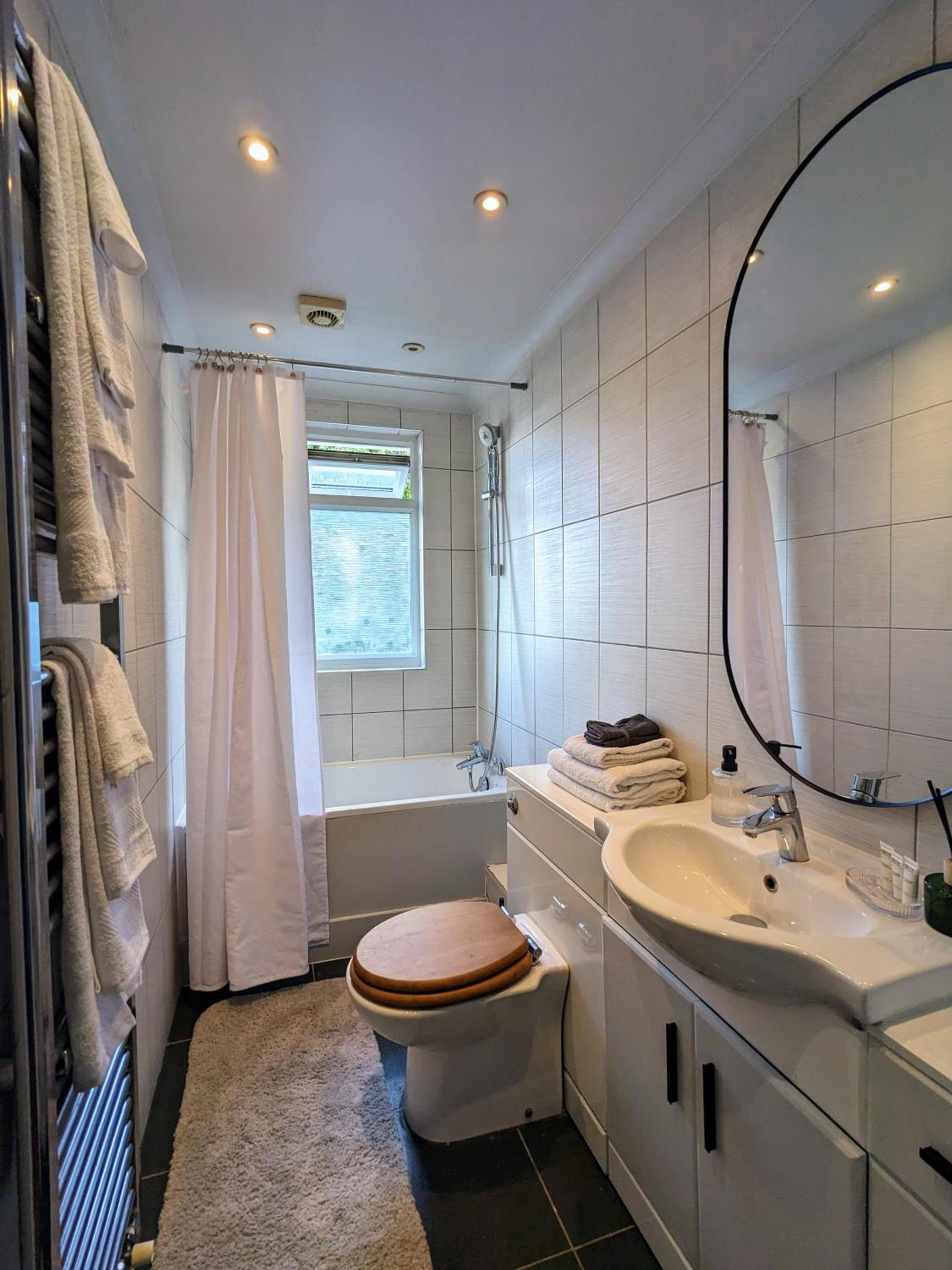 Charming Bright 2-Bed Heritage Flat, Battersea Park, London