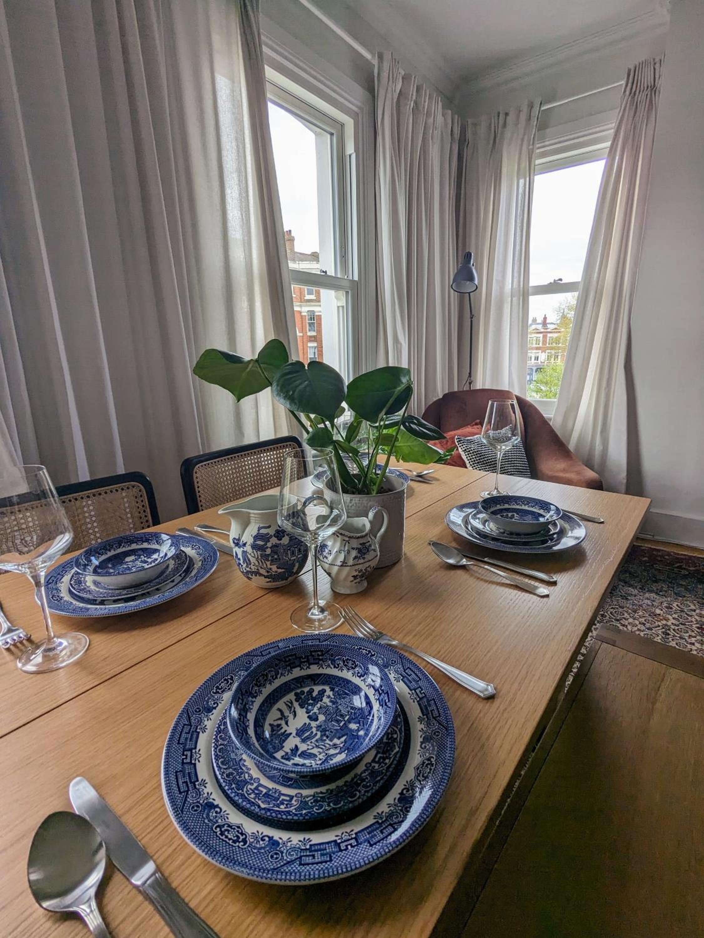 Charming Bright 2-Bed Heritage Flat, Battersea Park, London