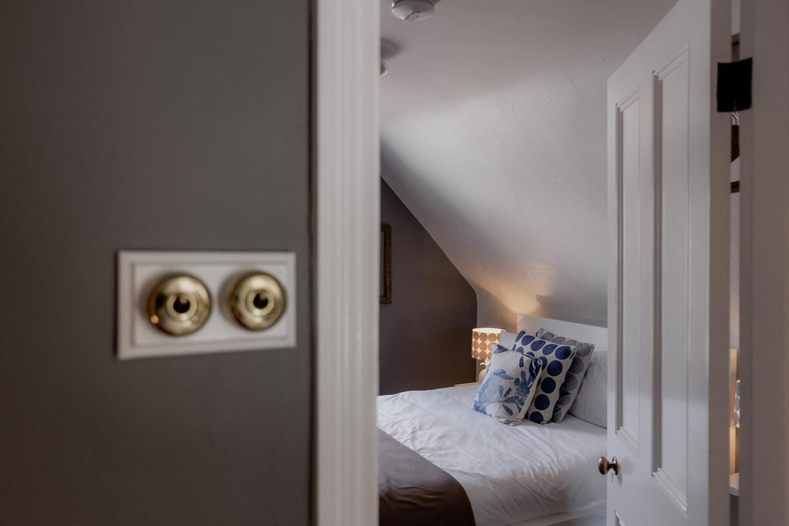 The Cutest Cottage In Town - South Hobart