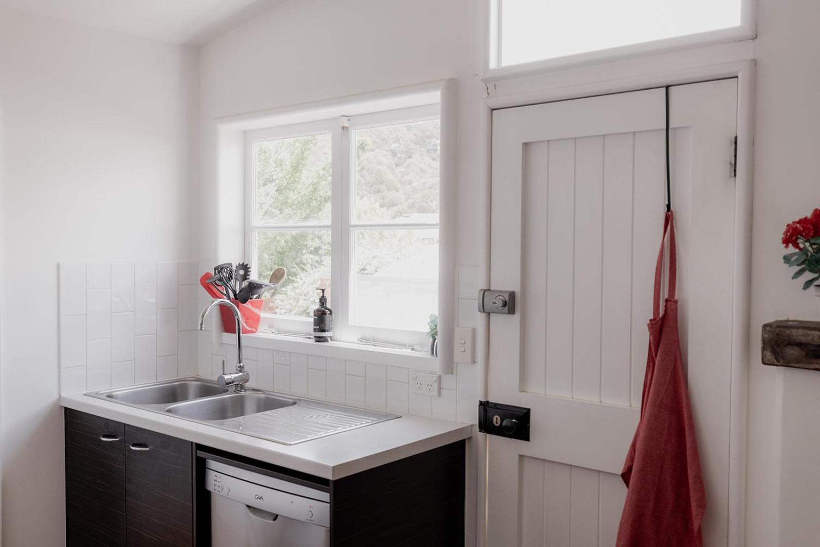 The Cutest Cottage In Town - South Hobart