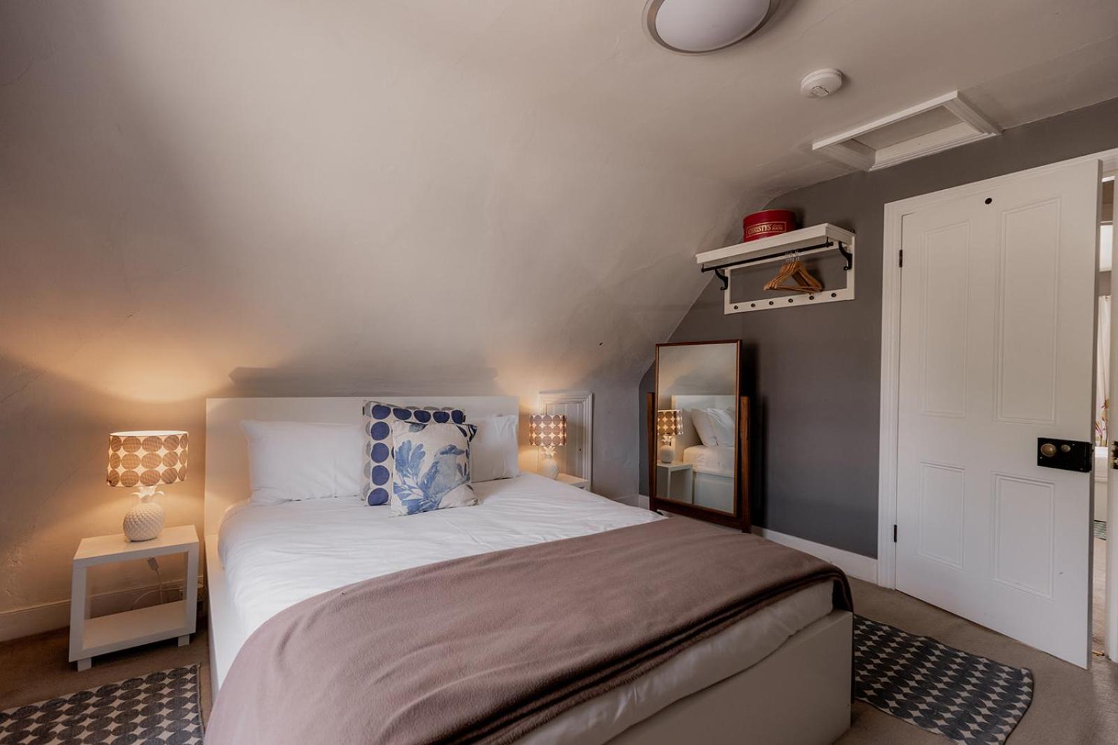 The Cutest Cottage In Town - South Hobart