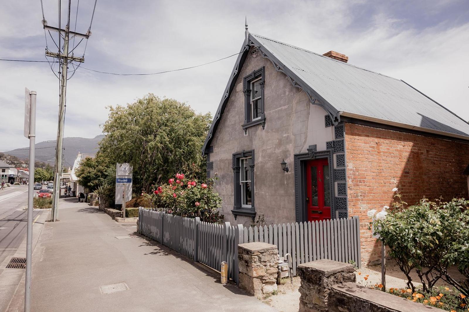 The Cutest Cottage In Town - South Hobart