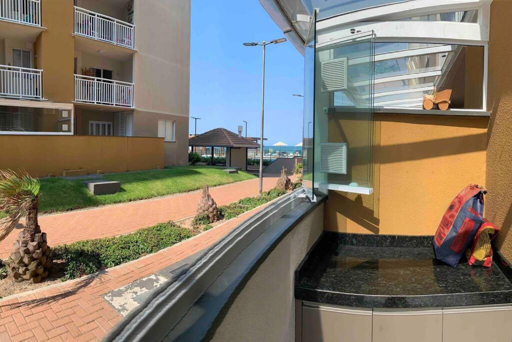 Condomínio pé na areia com lazer completo - PCD