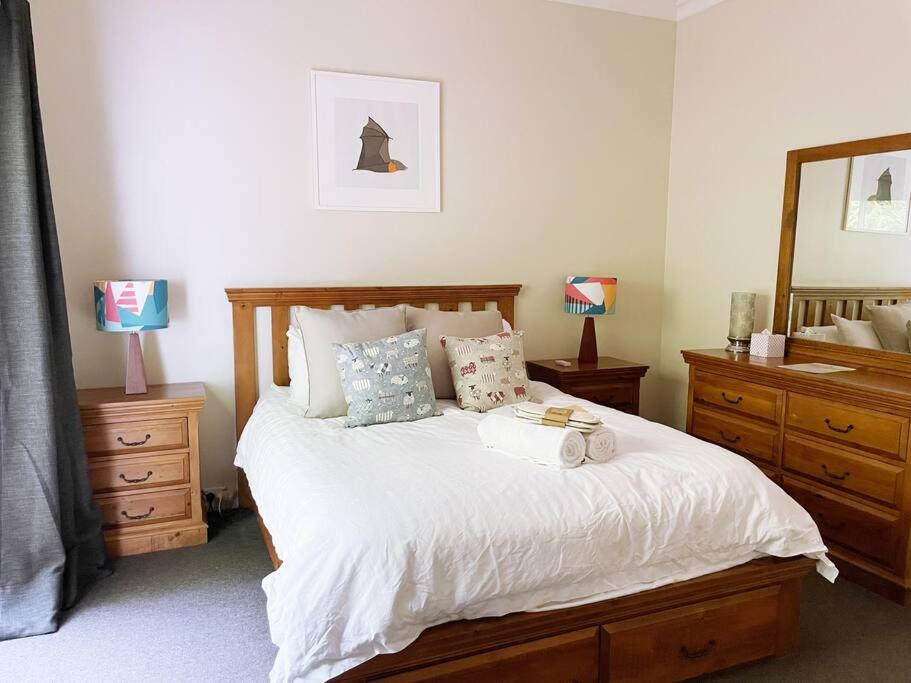 NINE at Berowra Waters, luxury waterfront with hot tub