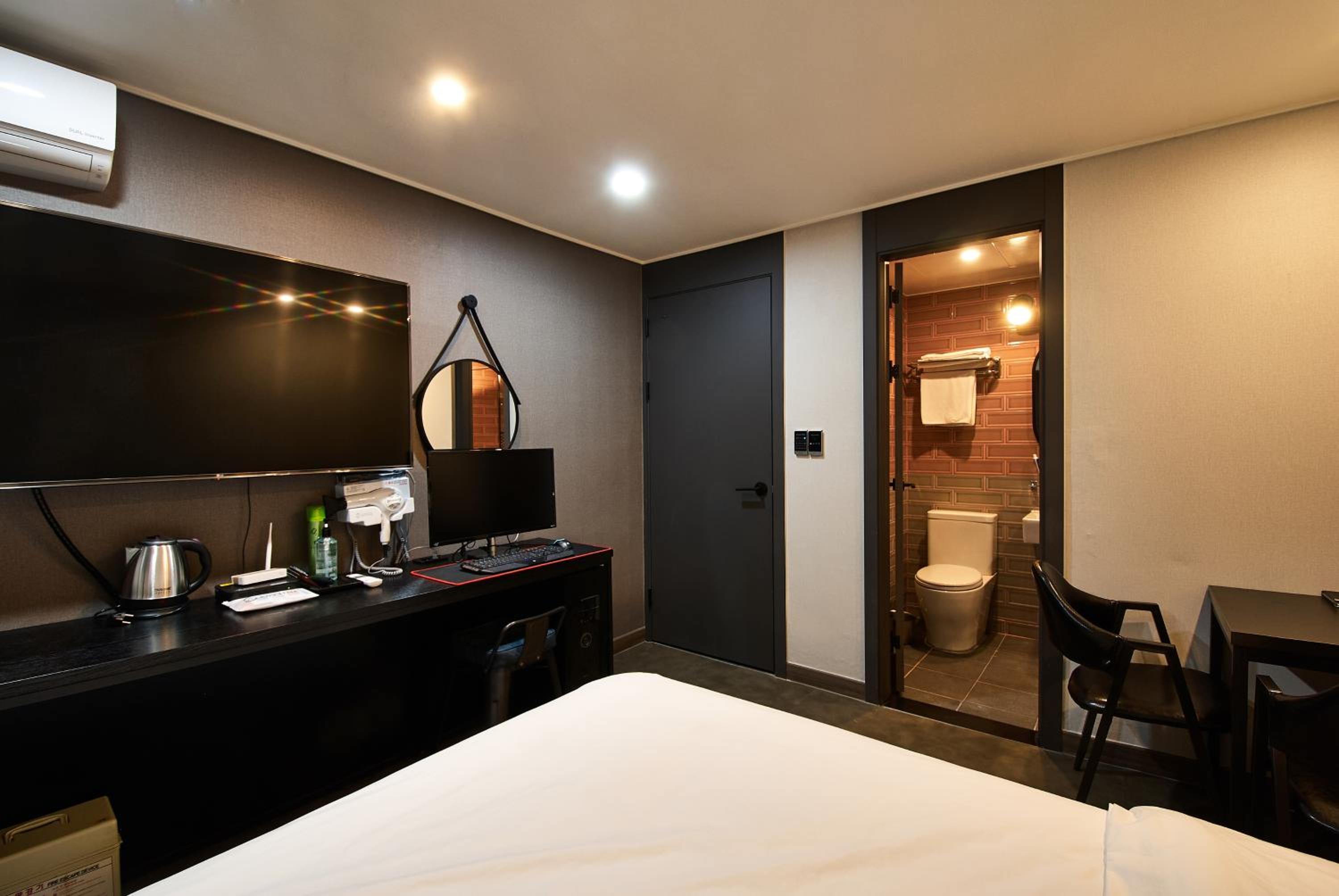 Sinchon Anytime hotel