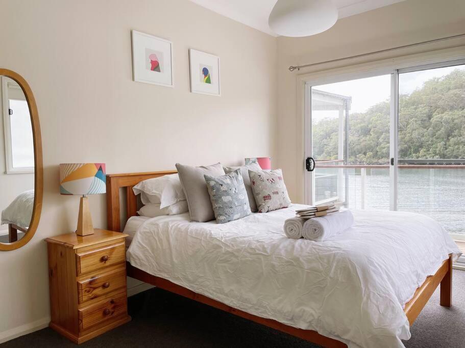 NINE at Berowra Waters, luxury waterfront with hot tub