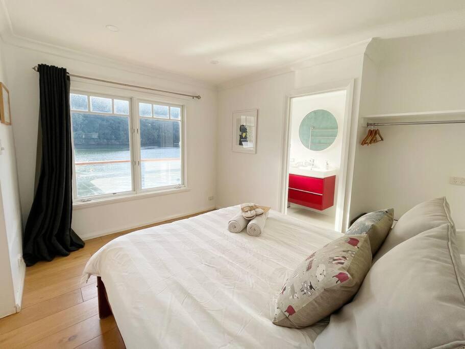 NINE at Berowra Waters, luxury waterfront with hot tub