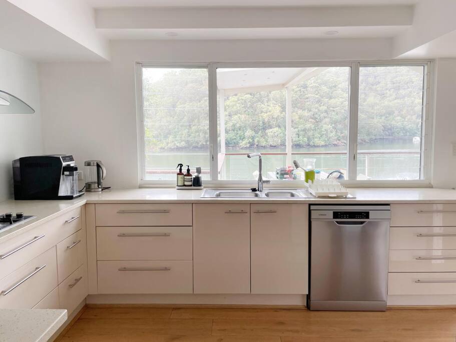 NINE at Berowra Waters, luxury waterfront with hot tub