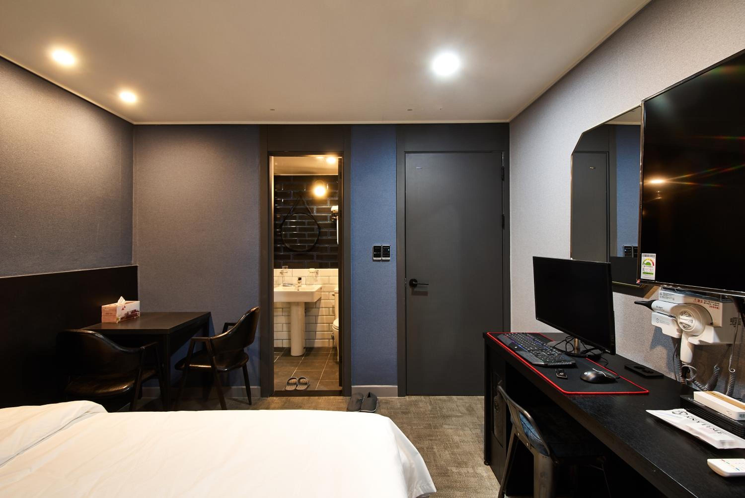 Sinchon Anytime hotel