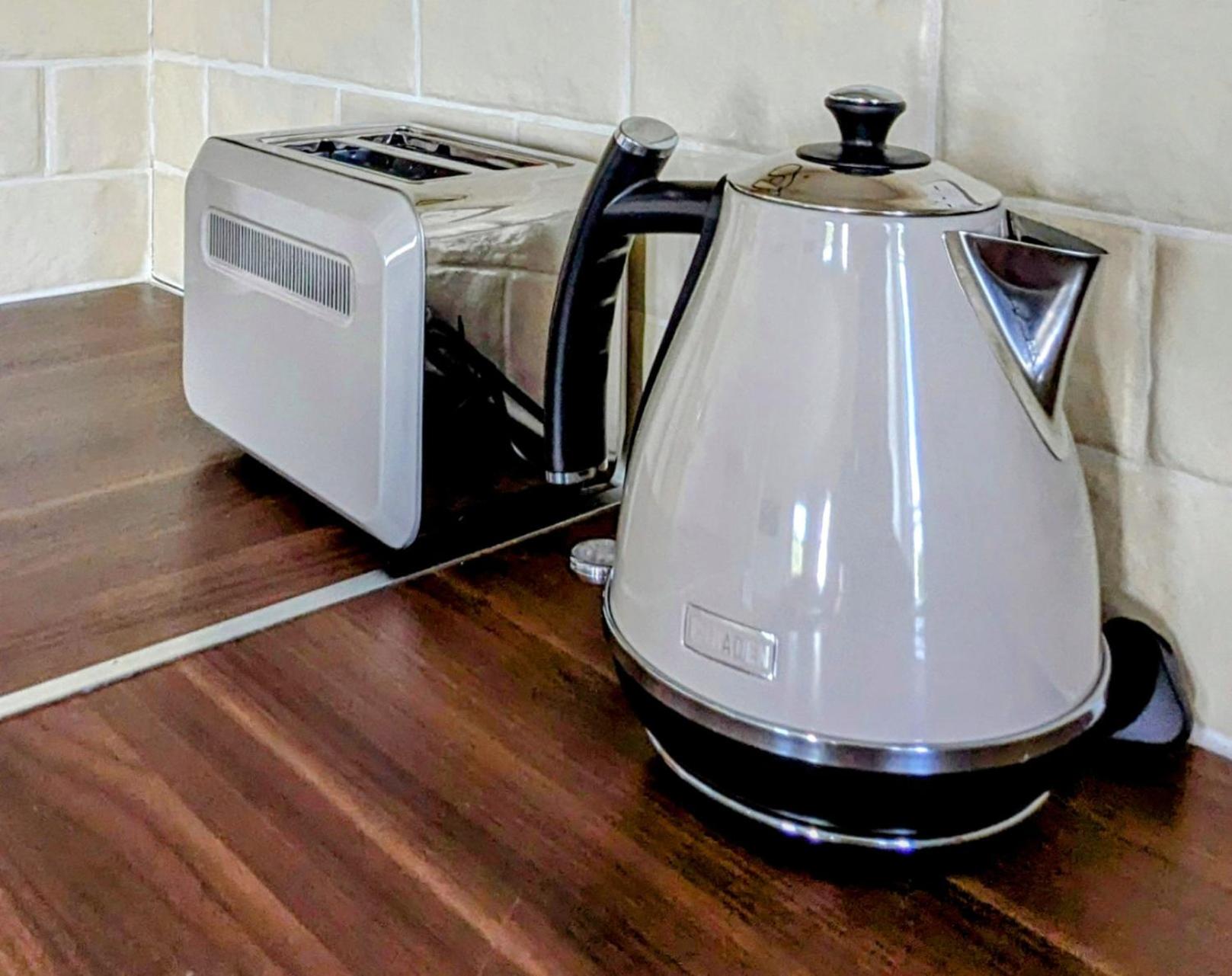 Charming Bright 2-Bed Heritage Flat, Battersea Park, London