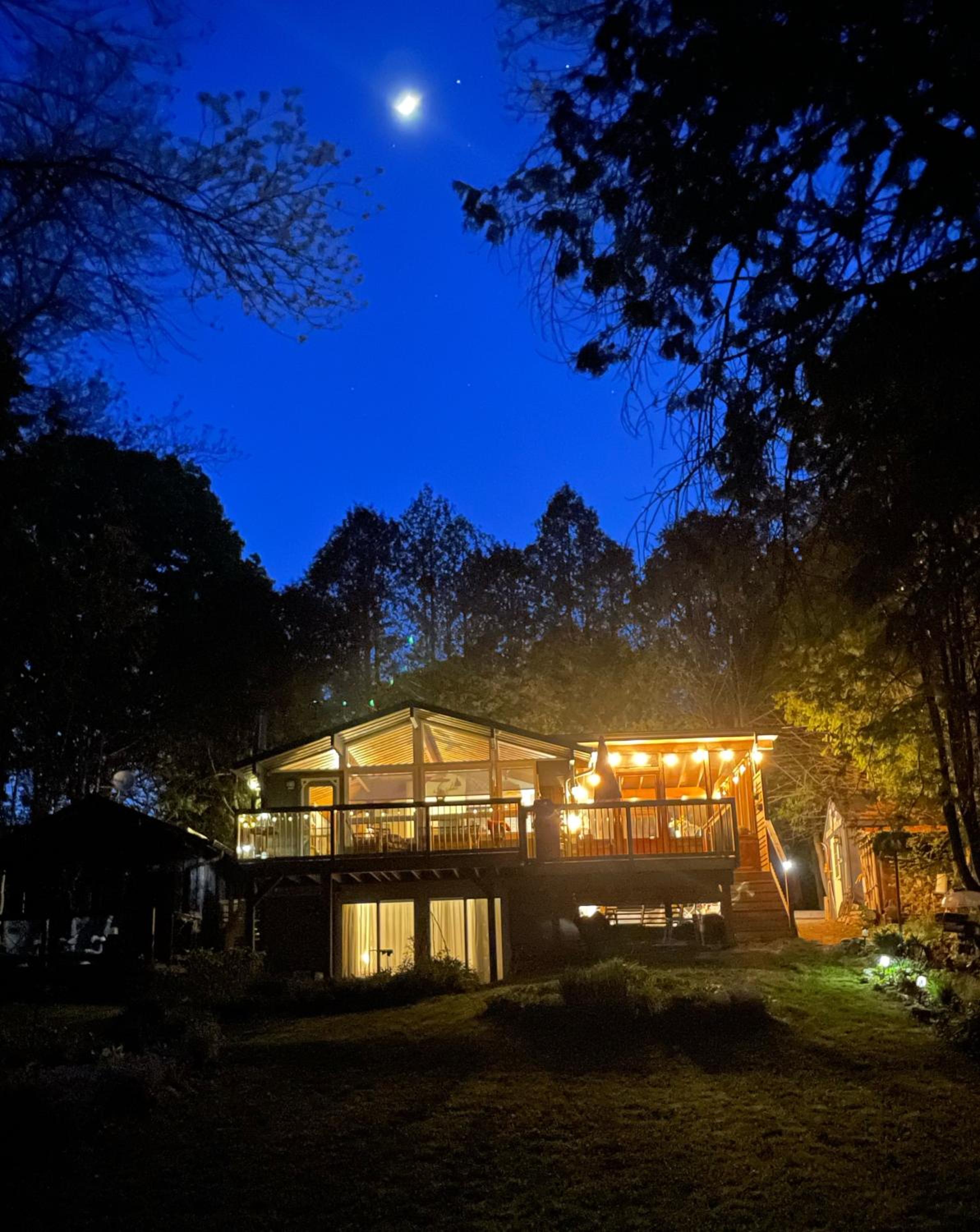 Peaceful Riverside Cottage
