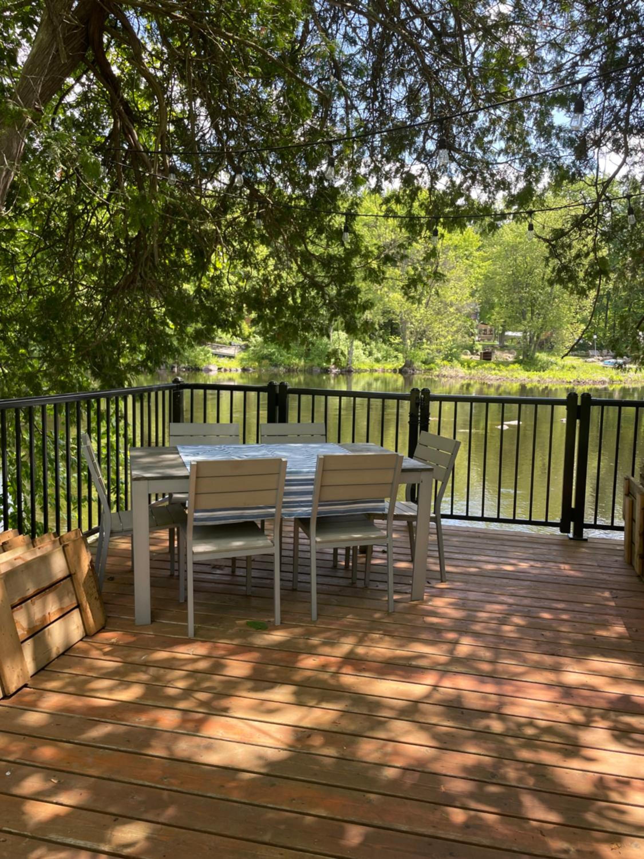 Peaceful Riverside Cottage
