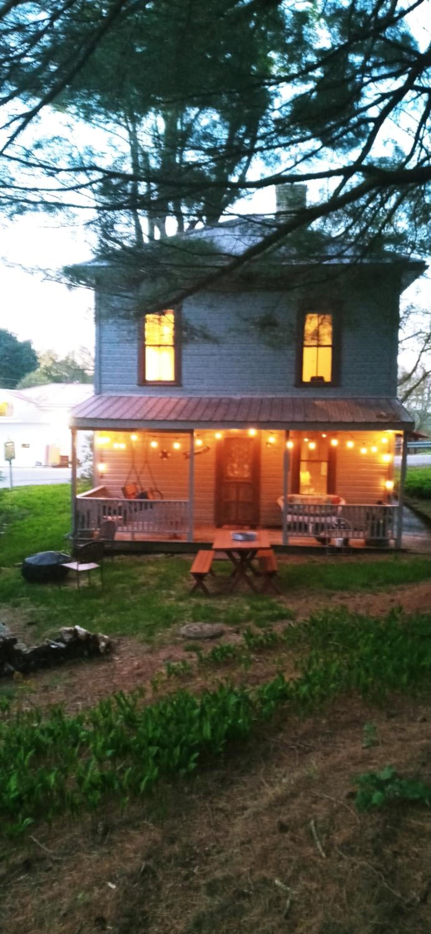 1800's Victorian Patriot House view 3