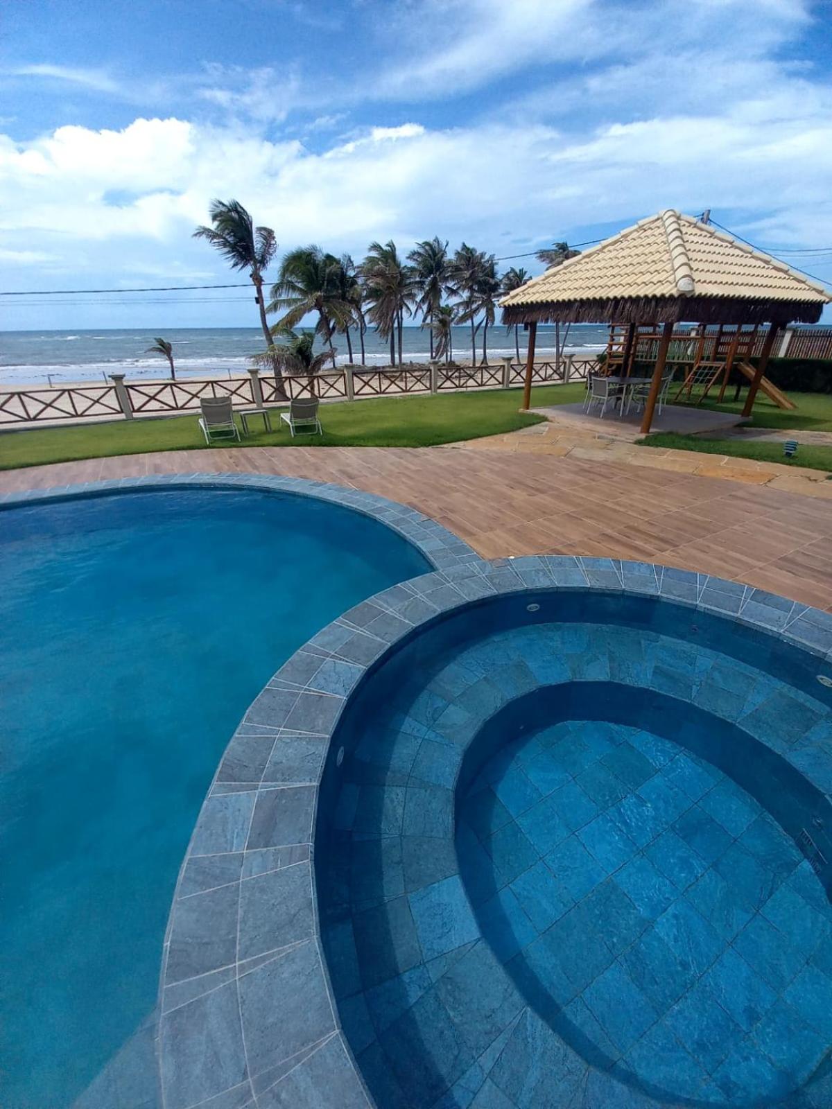 Casa à beira mar em frente às piscinas naturais de Flecheiras - CONDOMÍNIO PIER 18
