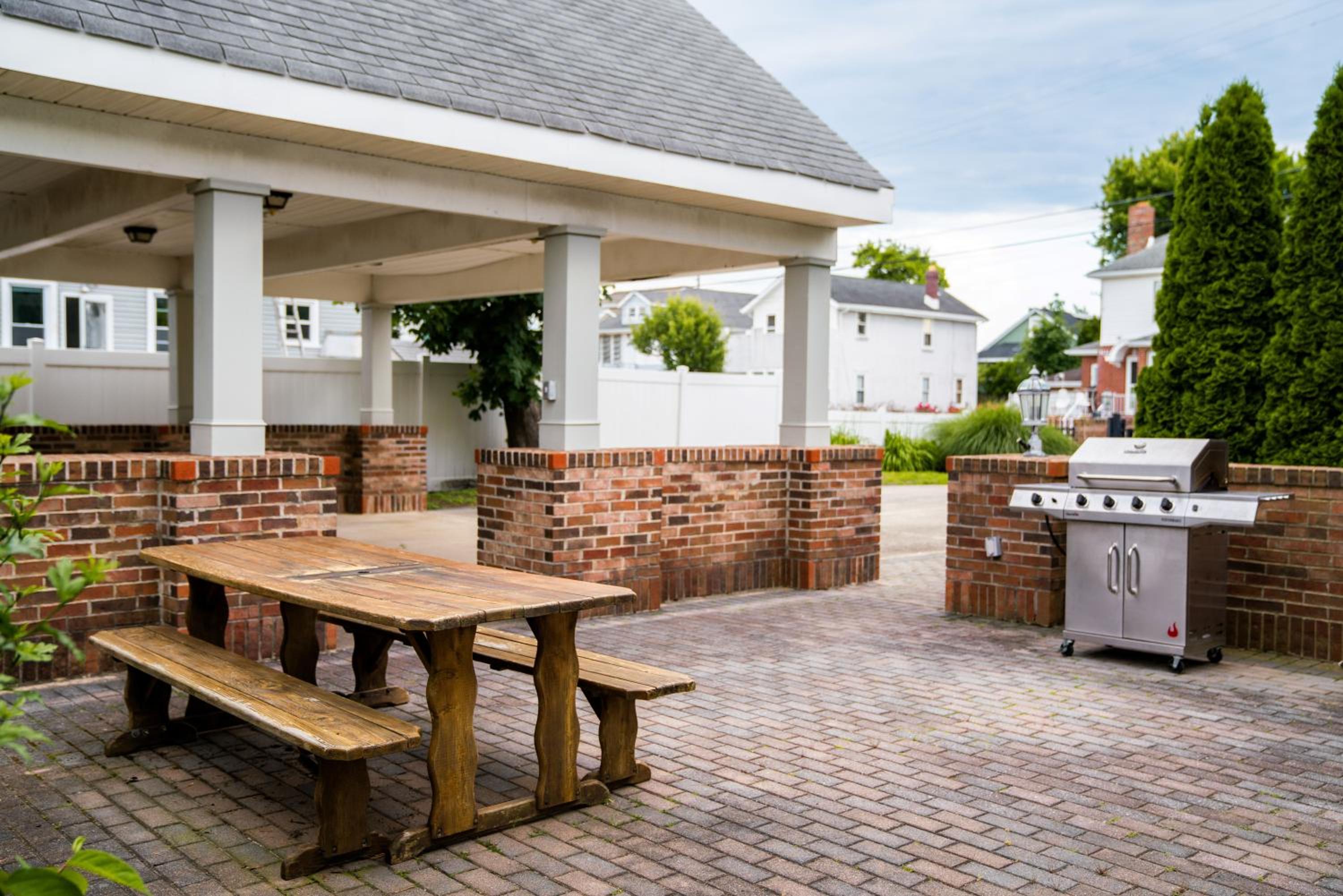 Spacious Home In A Quiet Neighborhood view 2