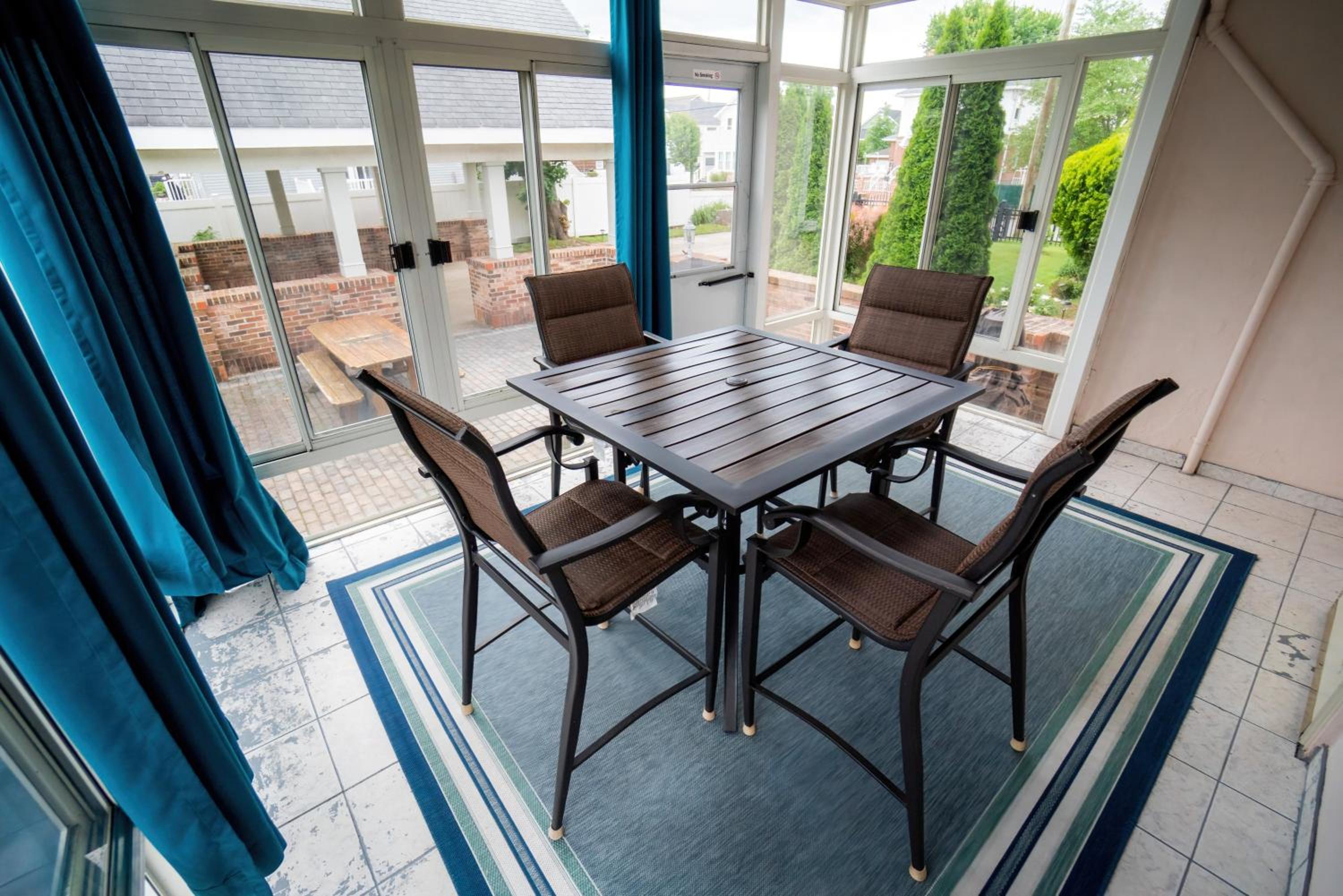 Spacious Home In A Quiet Neighborhood view 3