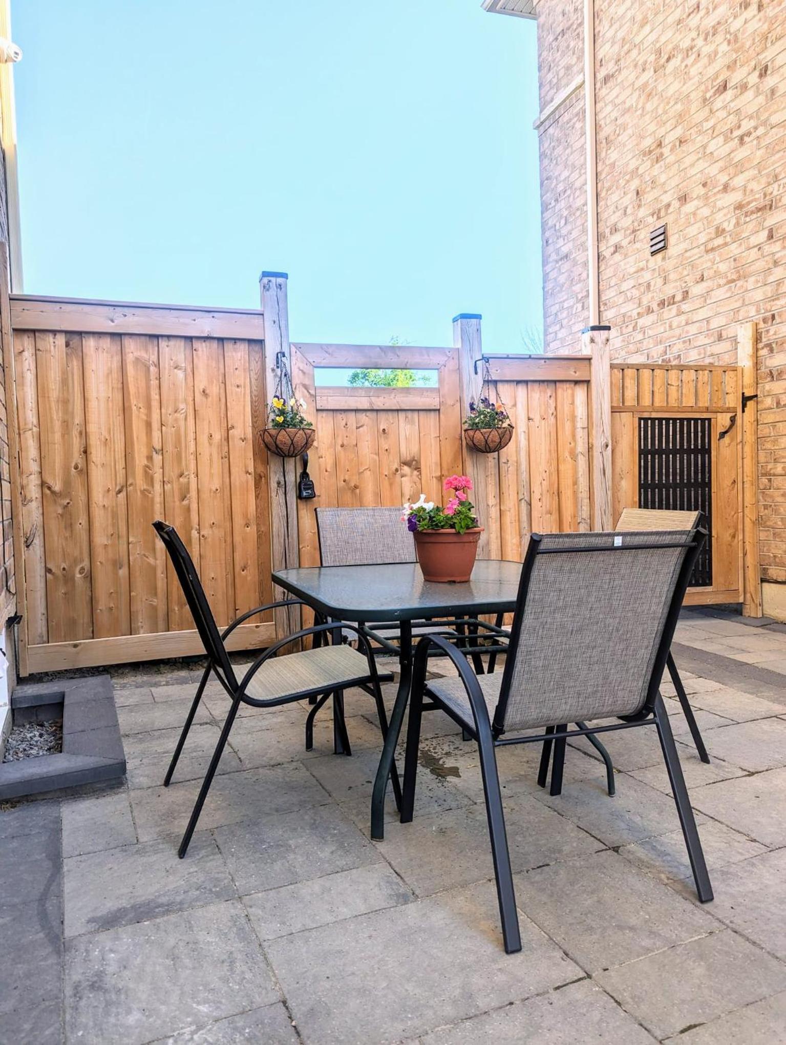 Urban Haven: 2BR/2BA+Office, Kitchen, Dining