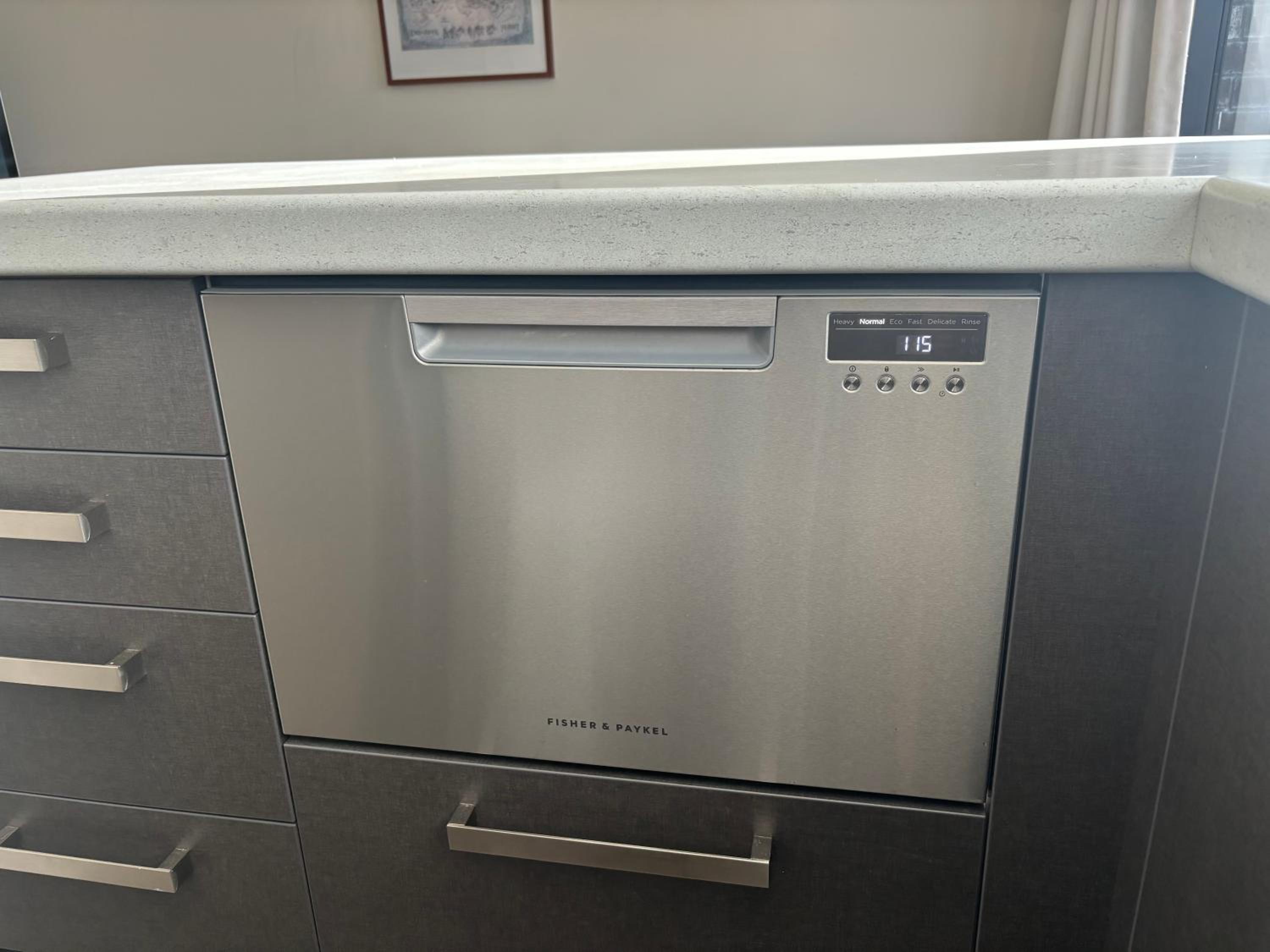 Hamilton Hospital Retreat - 2 Bedroom Townhouse Modern Warm Quiet view 2