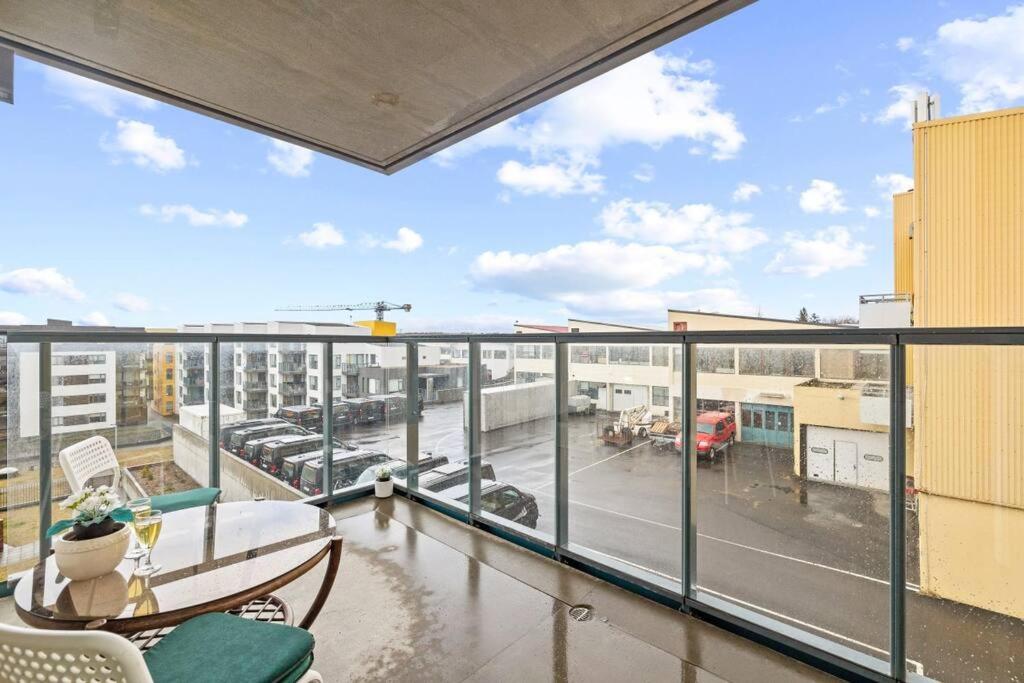 Peaceful new apt next to Sky Lagoon view 2