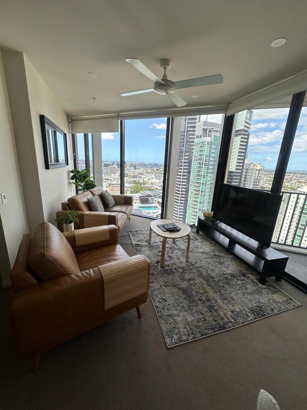 Brisbane Vacations - LvL29 Rooftop Pool Carpark Netflix by Stylish Stays - Property Image 22
