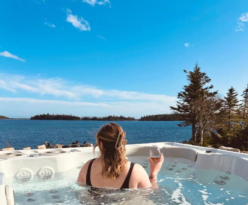Unique & Private Waterfront Lake Cottage with Luxury Hot Tub