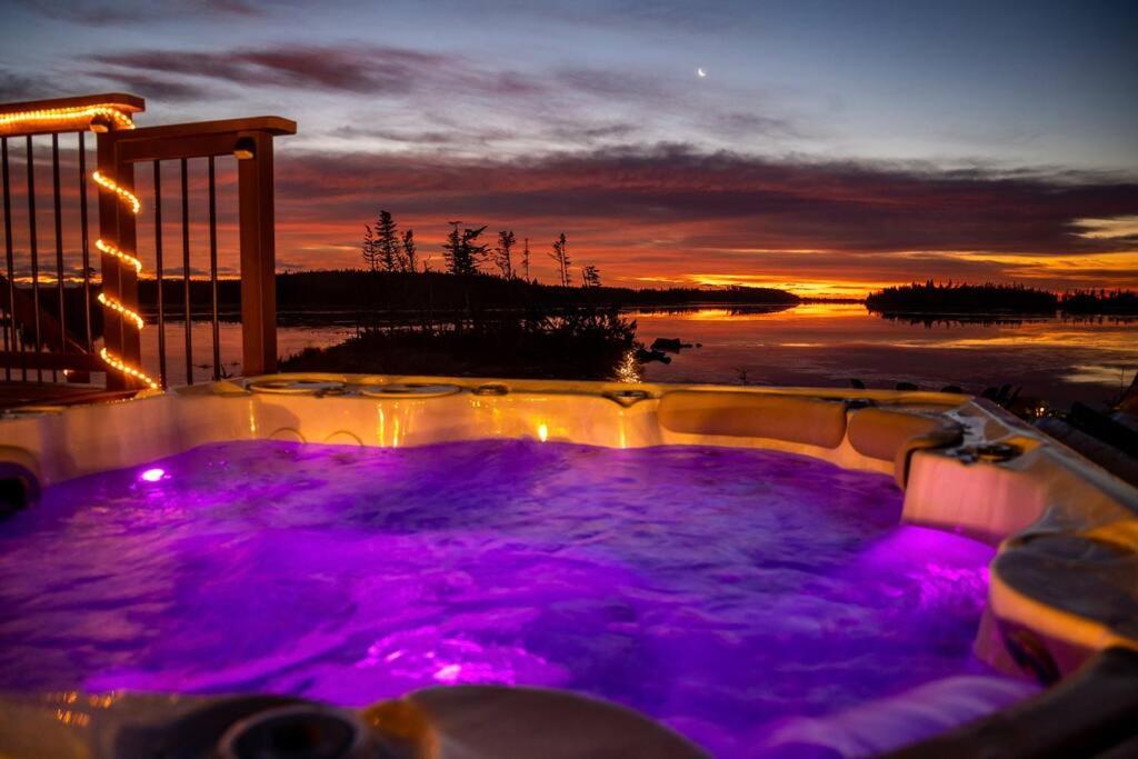 Unique & Private Waterfront Lake Cottage with Luxury Hot Tub