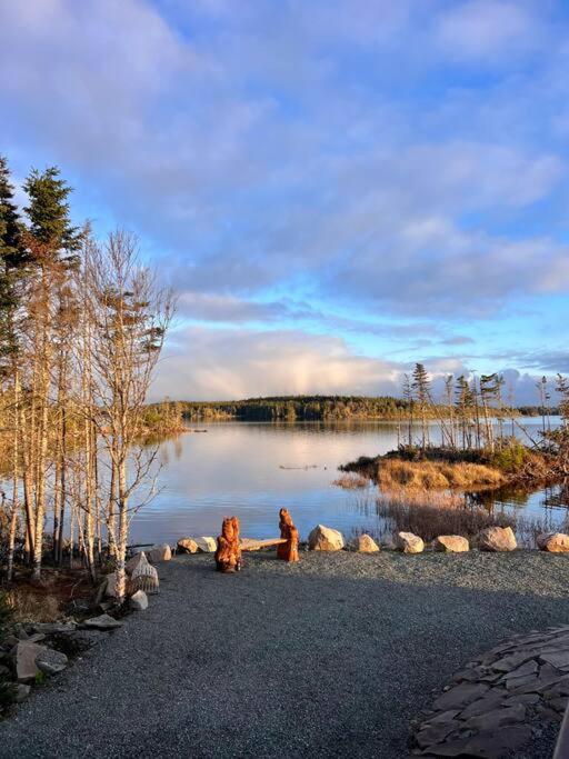 Unique & Private Waterfront Lake Cottage with Luxury Hot Tub