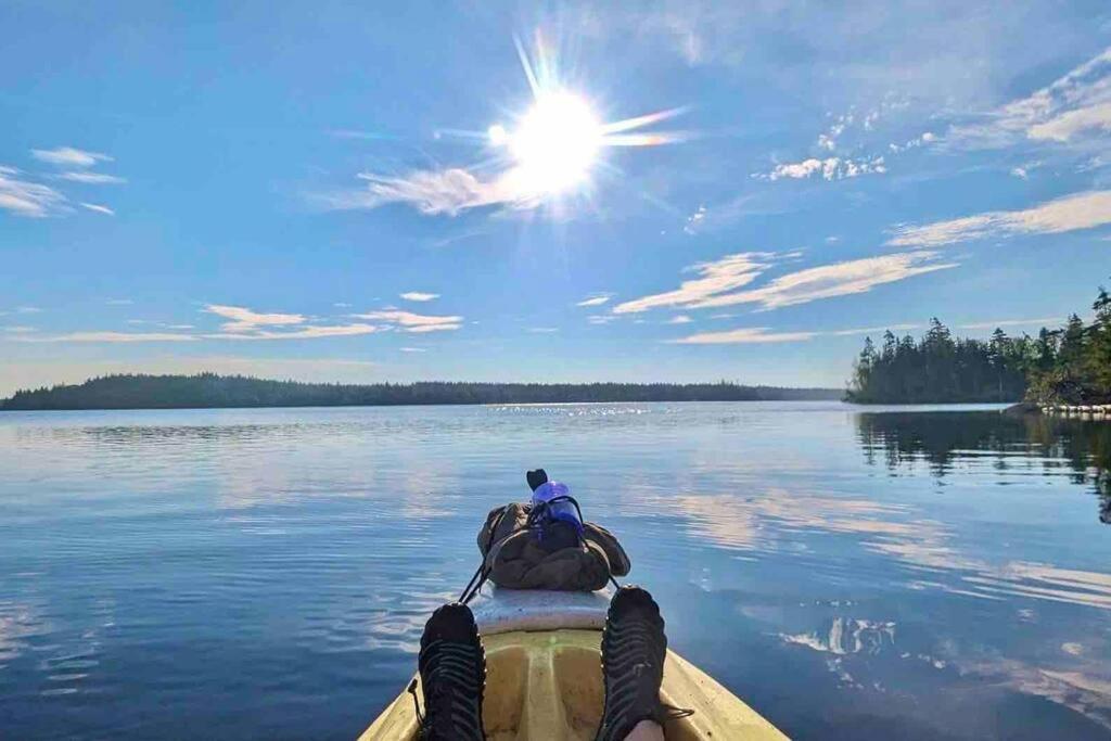 Unique & Private Waterfront Lake Cottage with Luxury Hot Tub