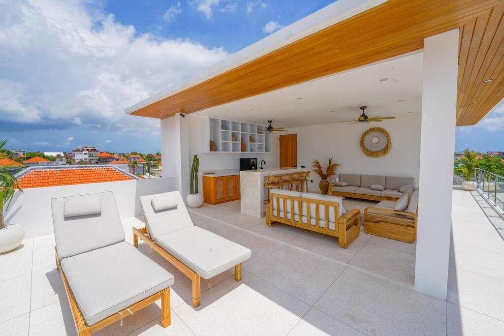 Tranquil 4BR Villa Canggu view 3