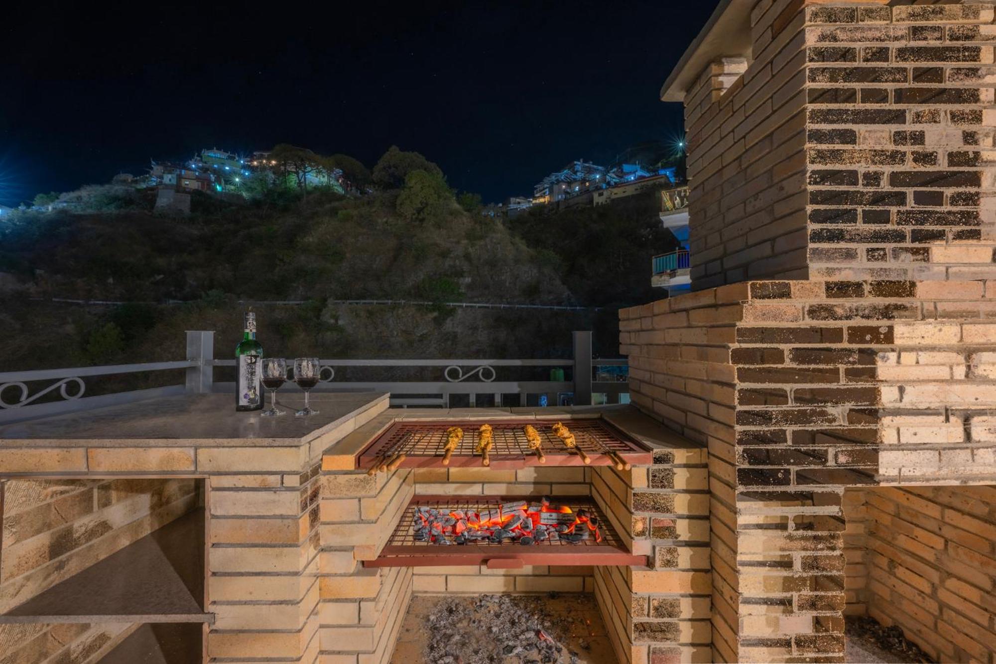 Kasauli Pebbles