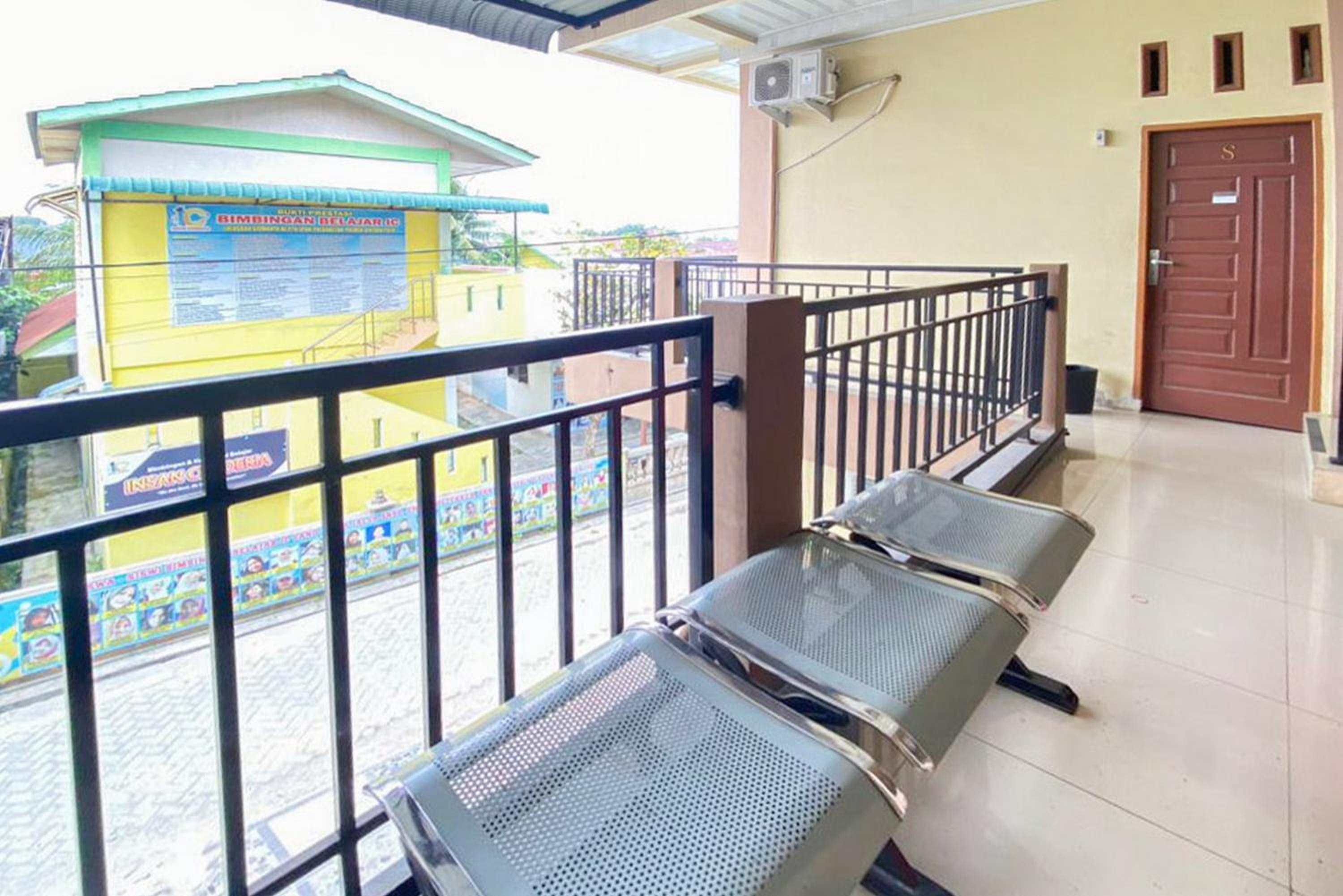 RedDoorz Syariah at Aisyah Stabat view 3