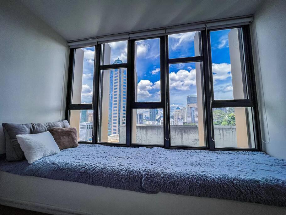 KLCC Ceylonz Suite by Serenestay