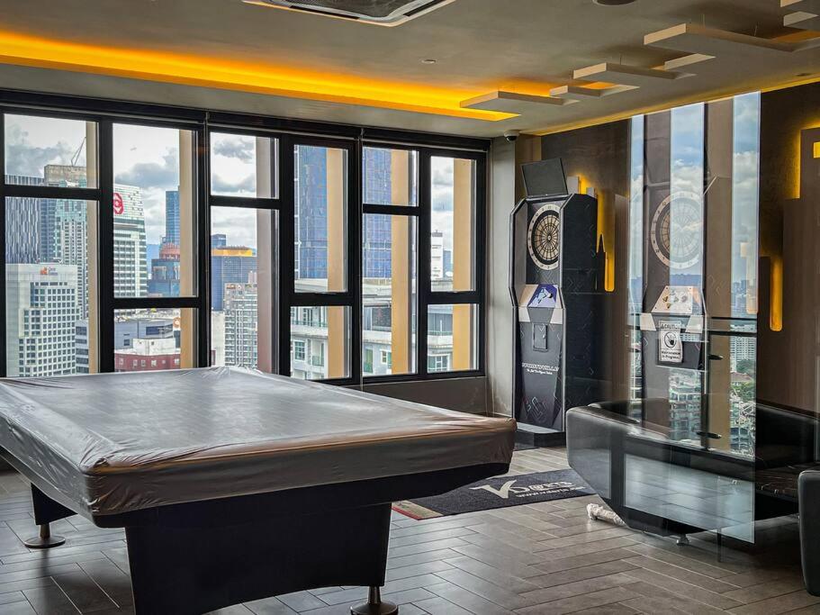 KLCC Ceylonz Suite by Serenestay