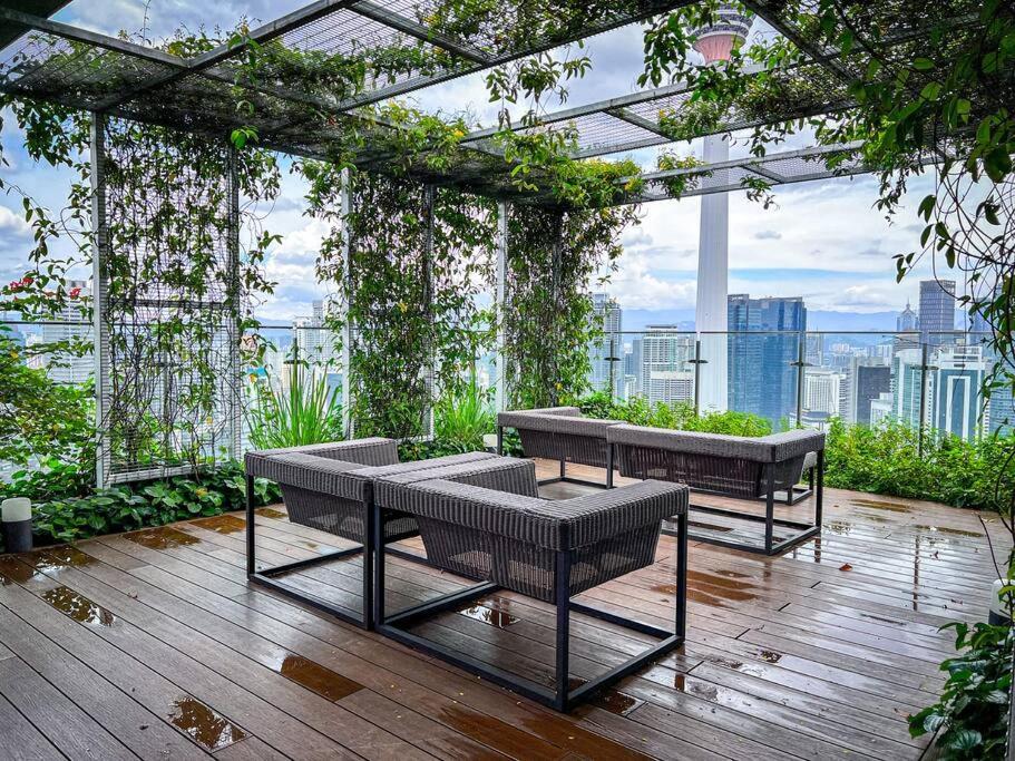 KLCC Ceylonz Suite by Serenestay
