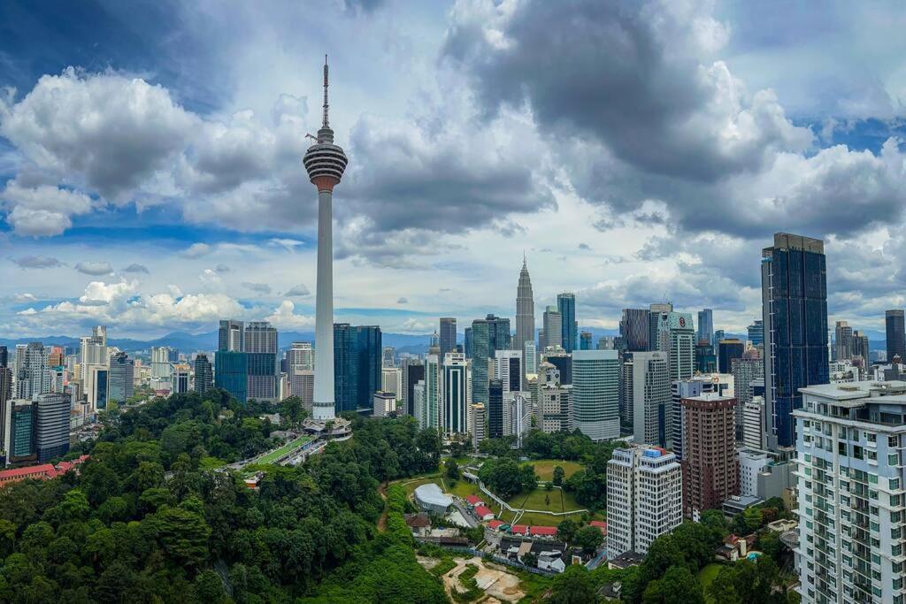 KLCC Ceylonz Suite by Serenestay
