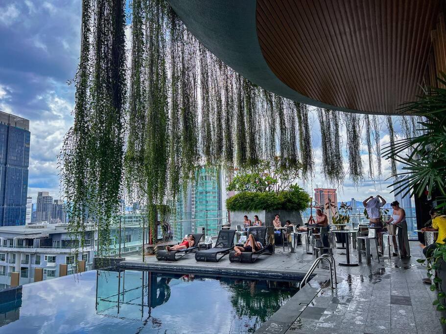 KLCC Ceylonz Suite by Serenestay