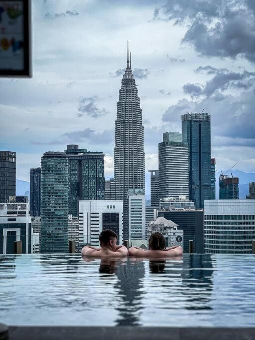 KLCC Ceylonz Suite by Serenestay