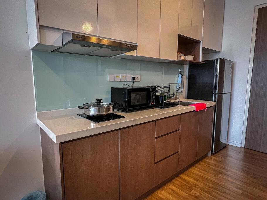KLCC Ceylonz Suite by Serenestay
