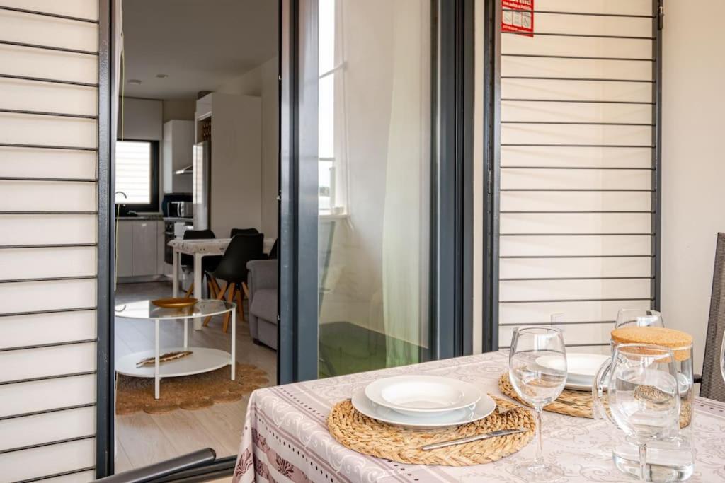 Apartamento nuevo, Disfruta del silencio, familias con niños, aire acondicionado, 2 baños, Wifi, terraza, playa, toallas y sombrillas photo 3