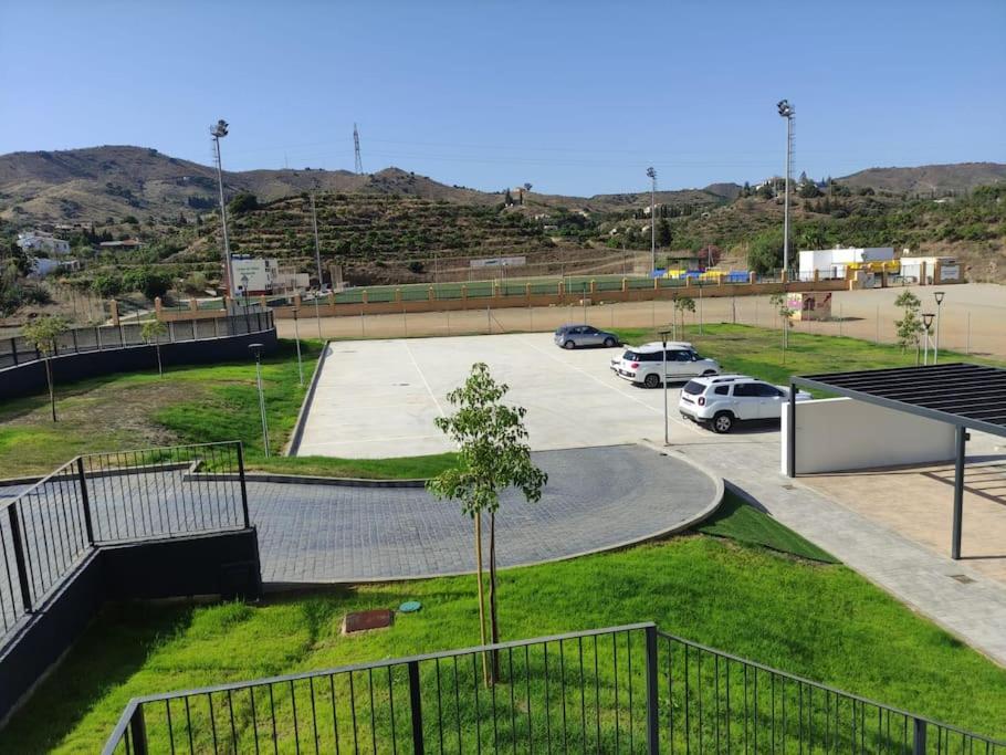Apartamento nuevo, Disfruta del silencio, familias con niños, aire acondicionado, 2 baños, Wifi, terraza, playa, toallas y sombrillas