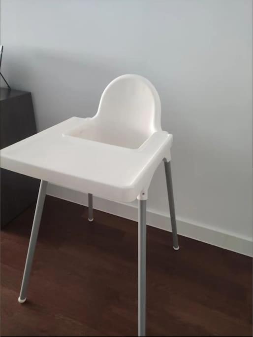Apartamento nuevo, Disfruta del silencio, familias con niños, aire acondicionado, 2 baños, Wifi, terraza, playa, toallas y sombrillas