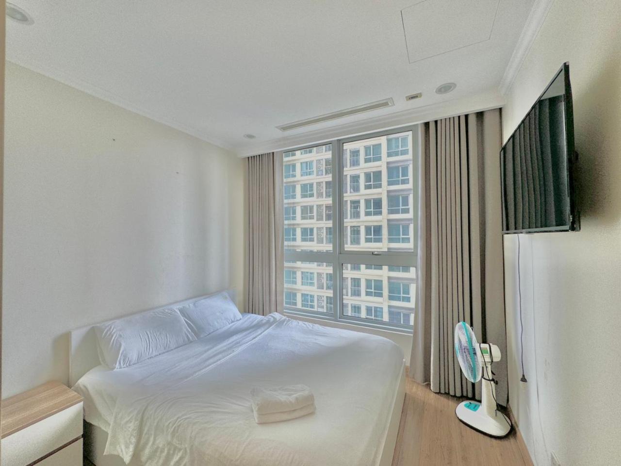 2Beds 2Baths Modern Design Vinhomes Central Park