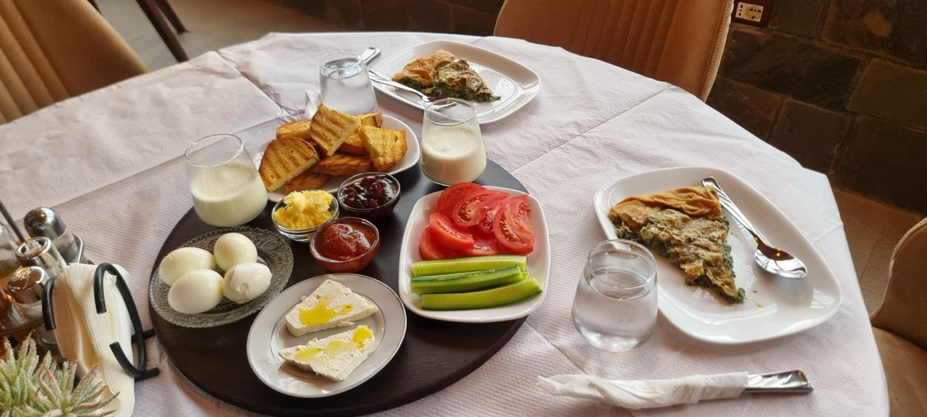 Salillari Guest house & Restaurant