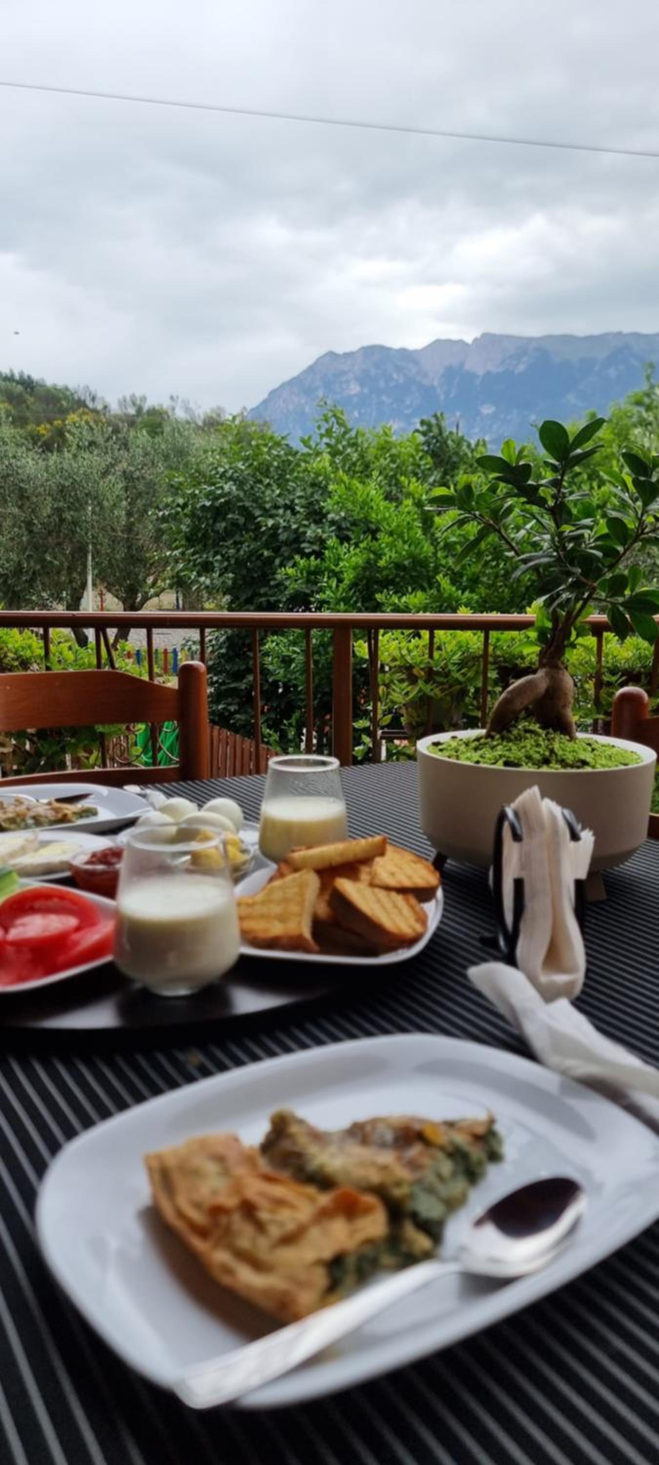 Salillari Guest house & Restaurant