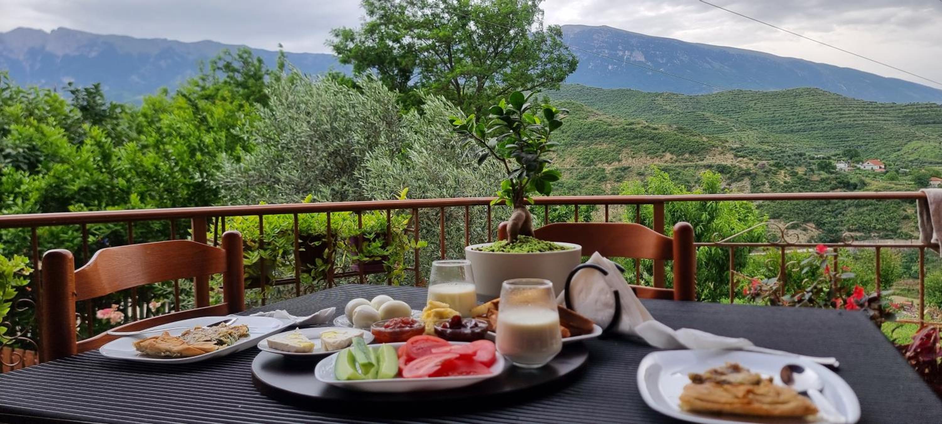 Salillari Guest house & Restaurant