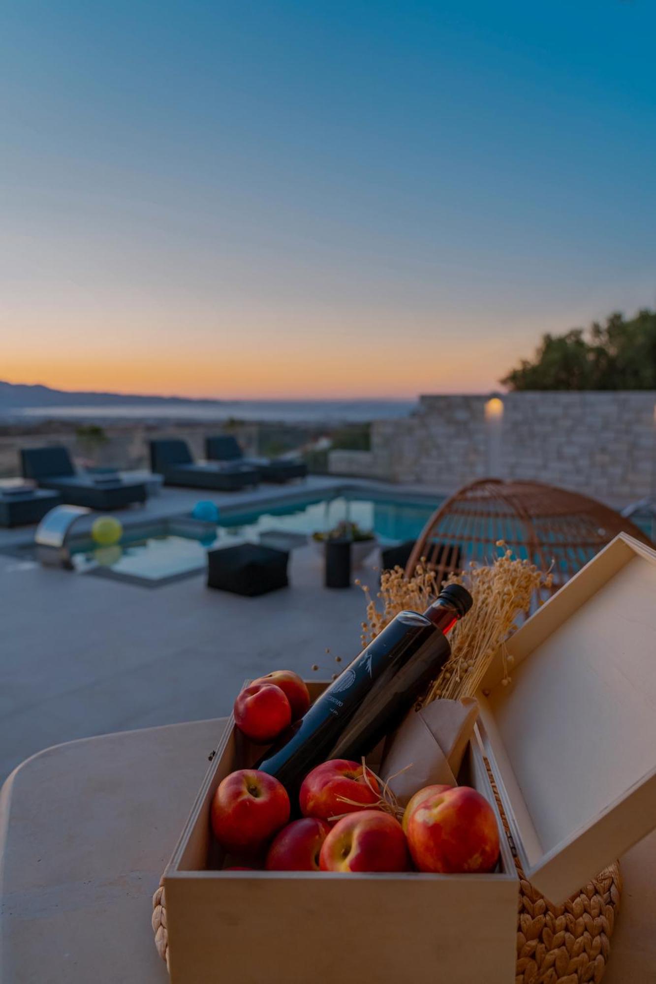 Indigo Villa with private Pool-Gym-Sauna-BBQ by Hospi photo 5